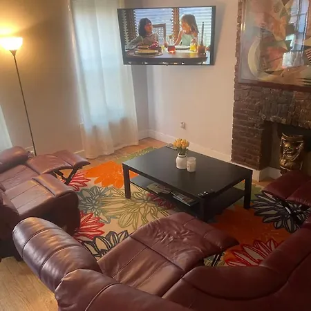 Gem. Williamsburg 2 Bedroom.